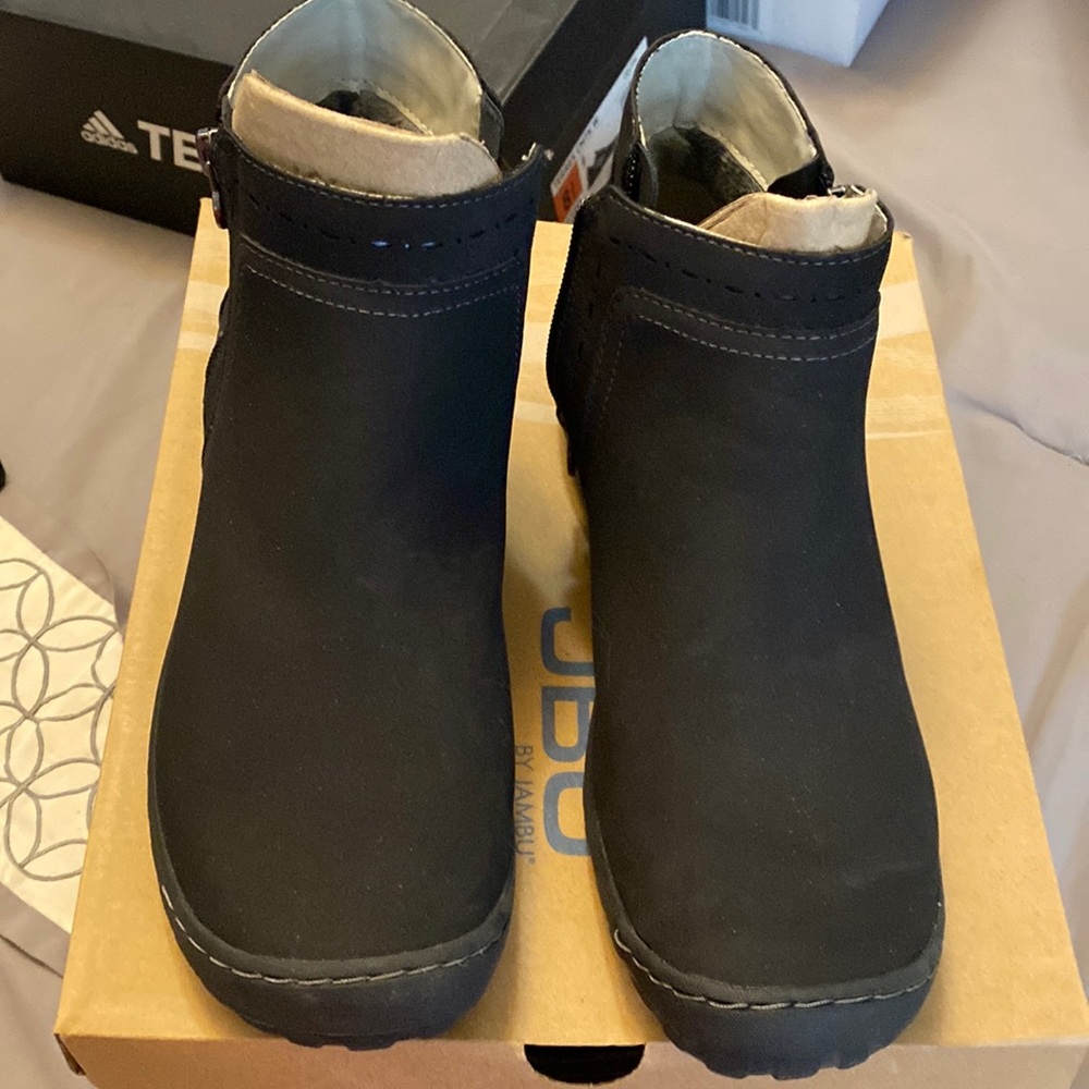 JBU by JAMBU size 9 double zip booties